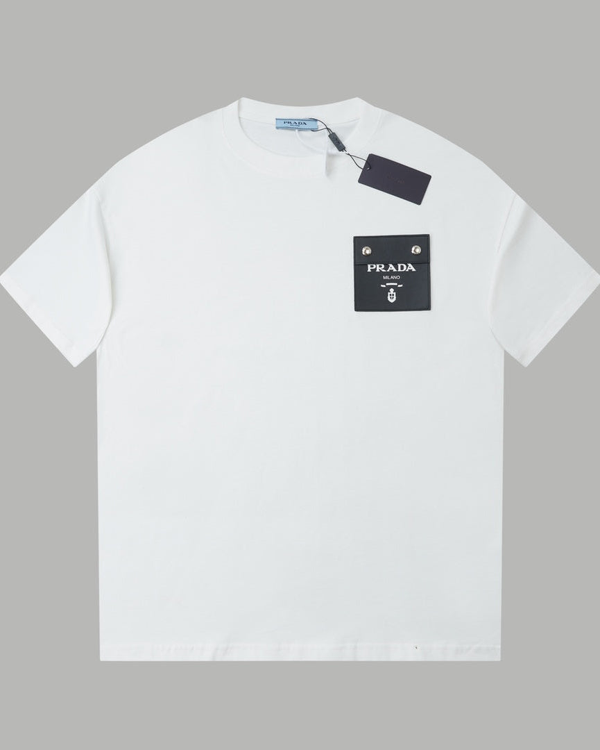 Three-dimensional leather patch T-shirt