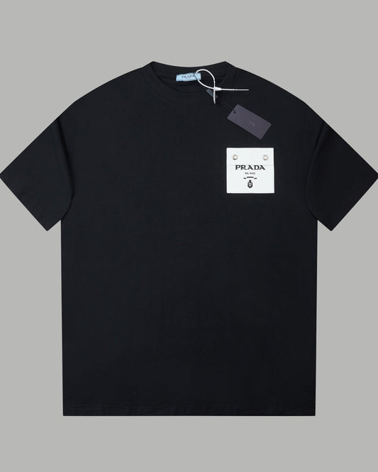 Three-dimensional leather patch T-shirt