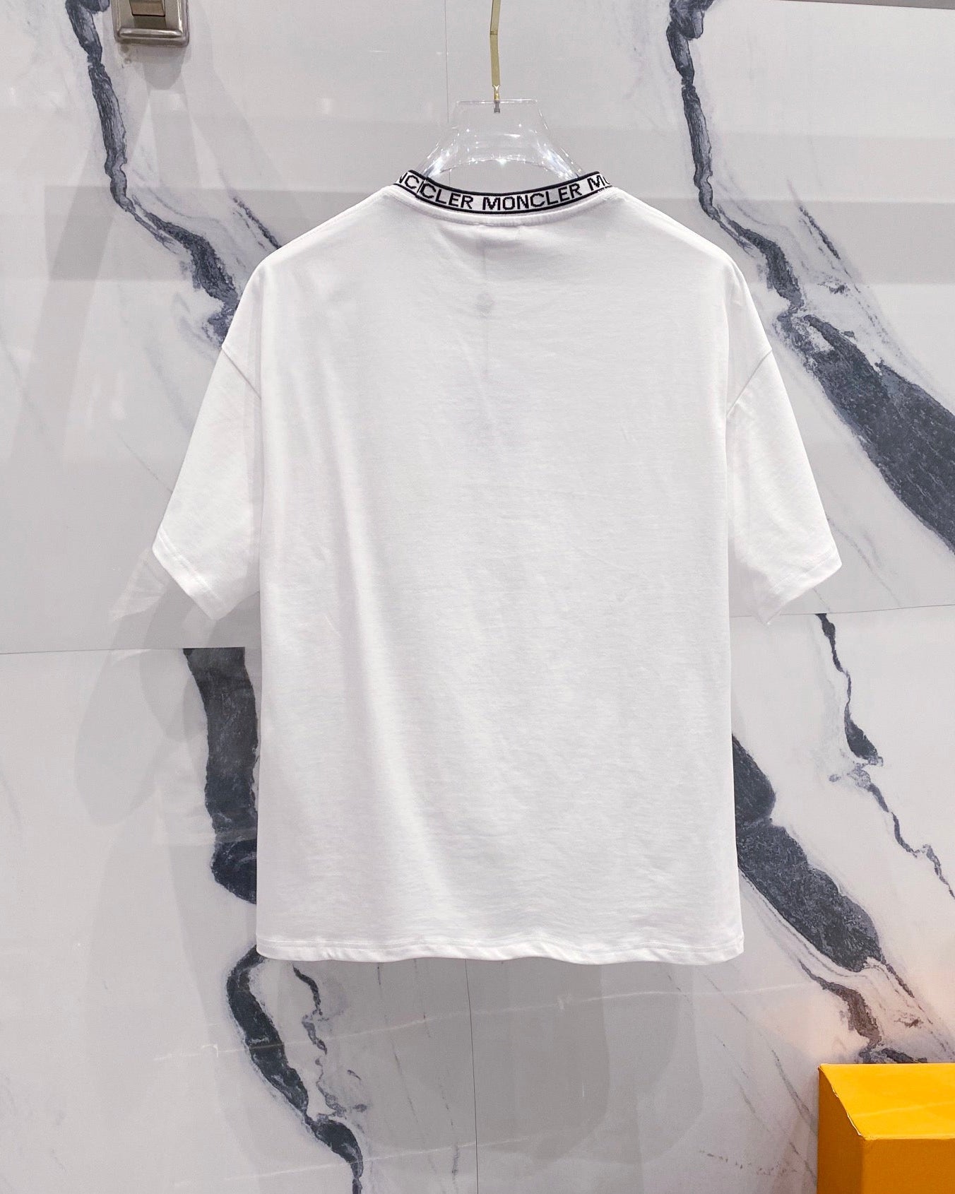 Neck embroidery cotton T-shirt